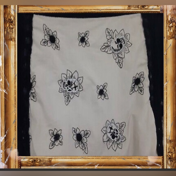 🚨Final Sale 🧚♀️Tripp NYC Skull Floral Lace Tiered Mini Skirt - Picture 5 of 16